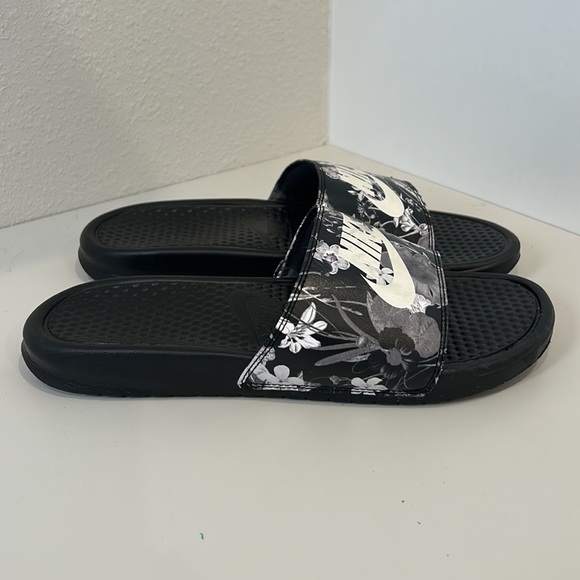 Nike Tropical Design Slides - Picture 2 of 5